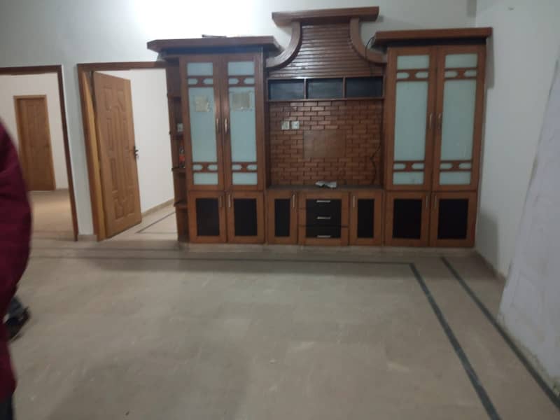 200 Sq. Yards Ground Portion Good Condition Available For Rent 7