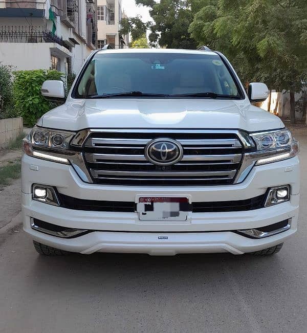 Toyota Land Cruiser V8 Model 2017/21 0