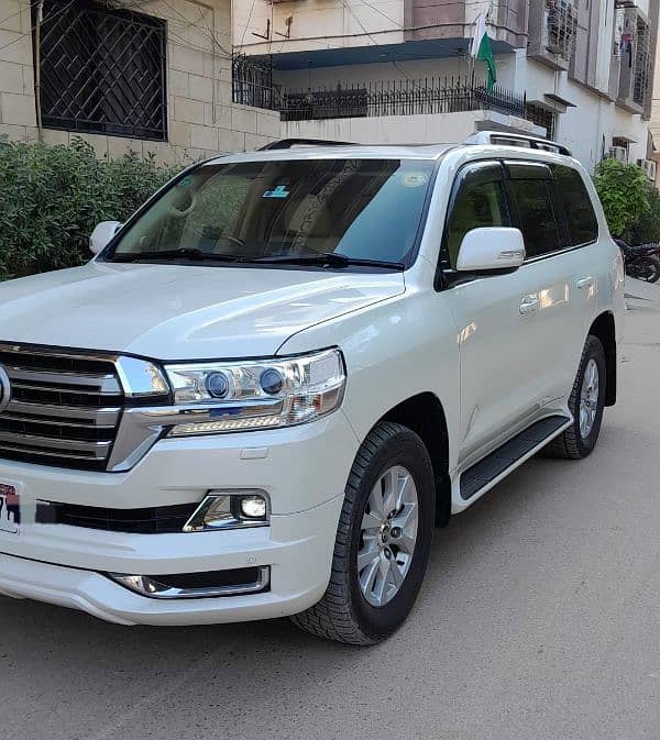 Toyota Land Cruiser V8 Model 2017/21 1