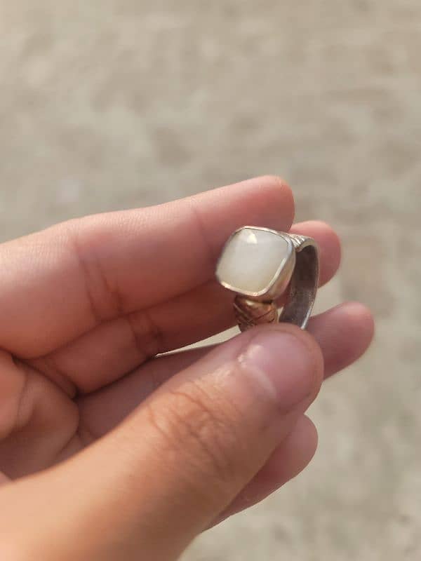 Natural White Milky Sapphire 0