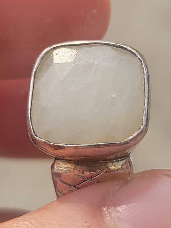 Natural White Milky Sapphire 1