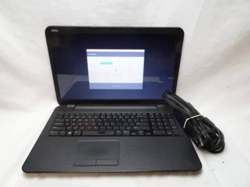 Dell latitude Laptop 17"INCH big size crystal display condition 10/10 1