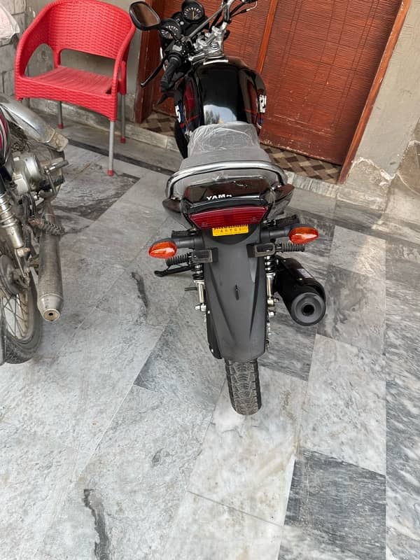 Yamaha YBR 125 | Model 2024 | 5,900 KMs Driven 3