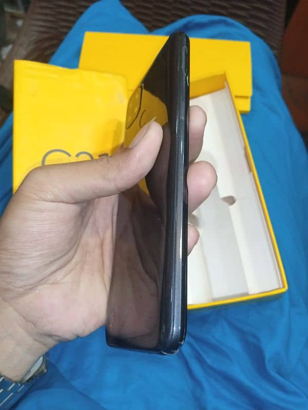 Realme c21 3RM GB32 all ok hai BOX hai original mobile has 8