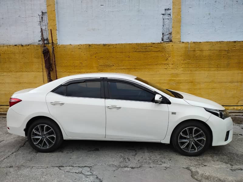 Toyota Corolla Altis Version 1.8 Model 2015 0