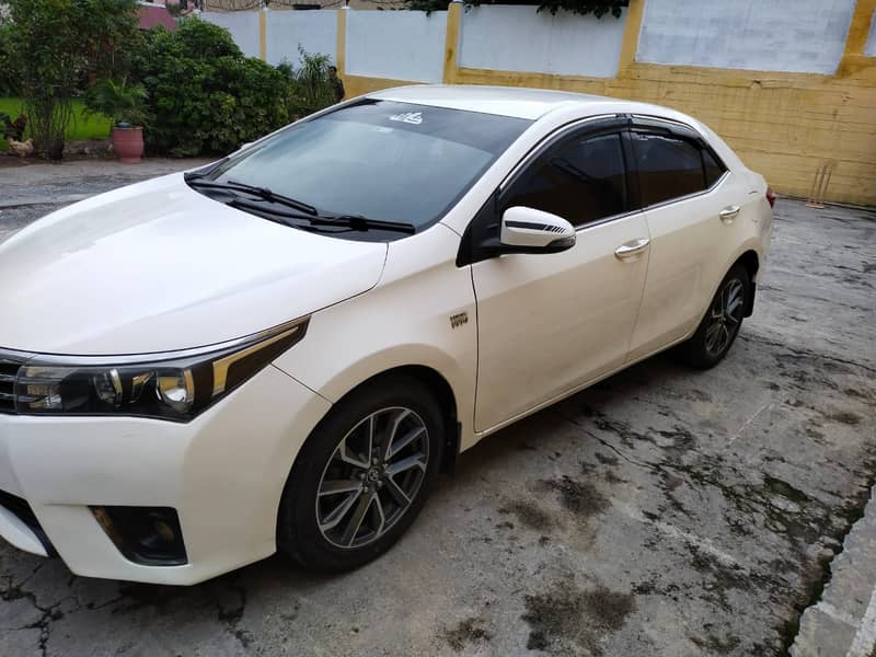 Toyota Corolla Altis Version 1.8 Model 2015 3