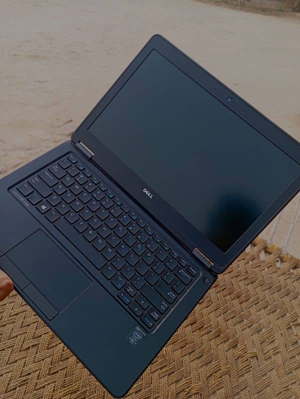 Dell Latitude E 7250 0