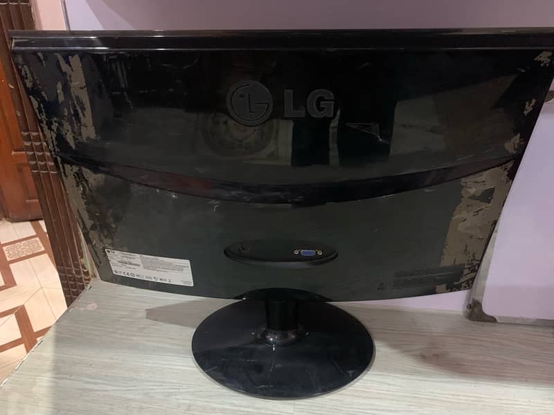 LG monitor LCD 19” with original charger for sale 1