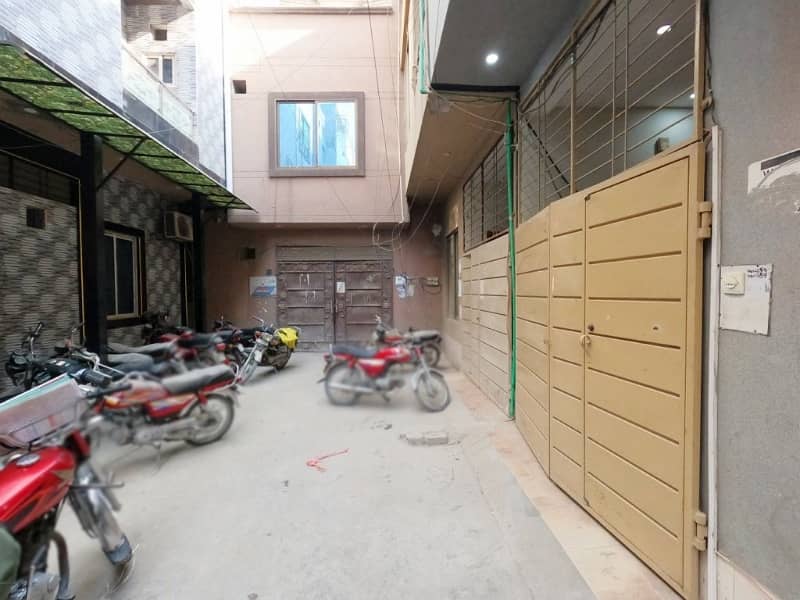 Prime Location 3 Marla Hostel For sale In Johar Town Phase 1 - Block C1 Lahore In Only Rs. 23000000 3