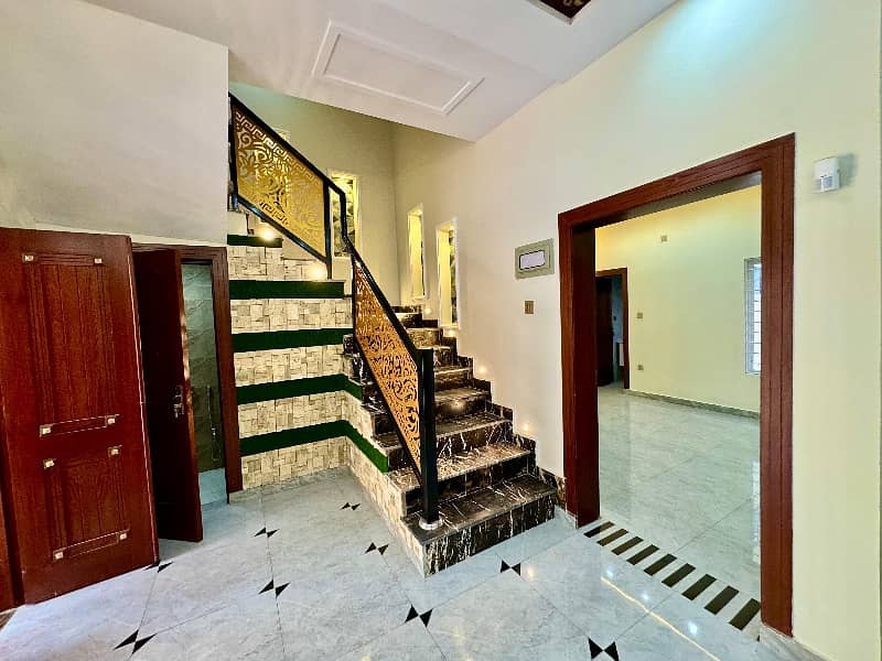 Beautiful 5 Marla Luxury House For Sale In Bahria Town Phase 8 3