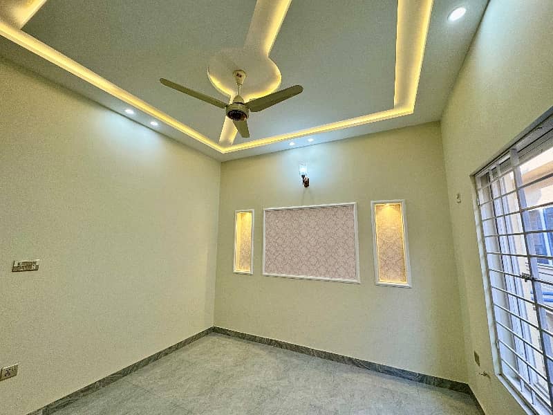 Beautiful 5 Marla Luxury House For Sale In Bahria Town Phase 8 8