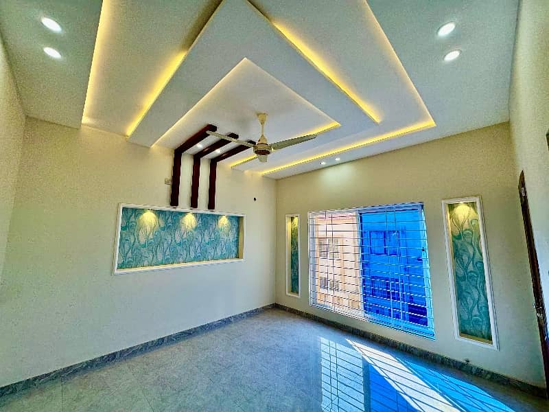 Beautiful 5 Marla Luxury House For Sale In Bahria Town Phase 8 10