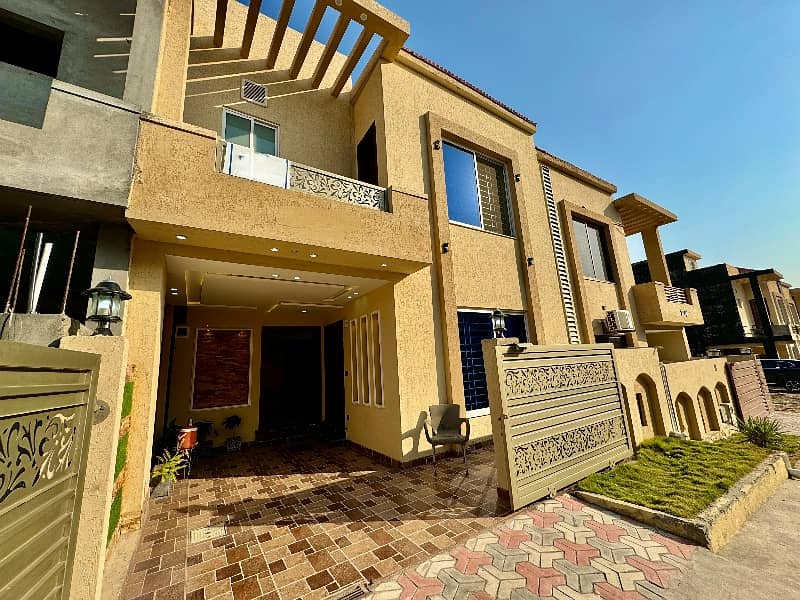 Beautiful 5 Marla Luxury House For Sale In Bahria Town Phase 8 0