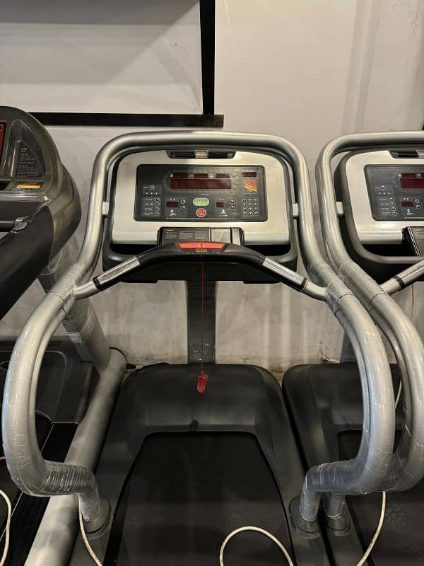 Treadmill / Elliptical / Gym Treadmills / Homegym / Spinning bike 17