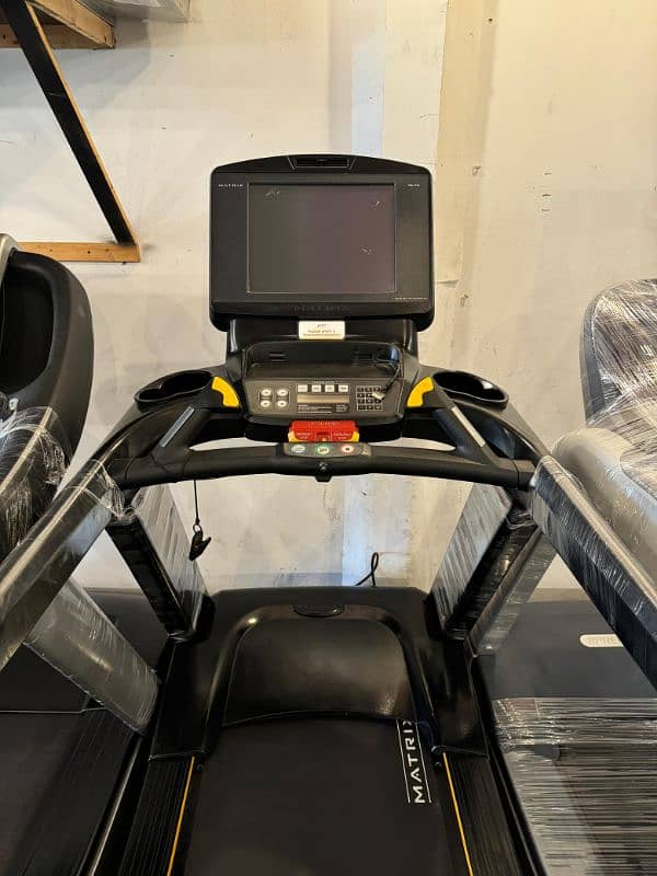 Treadmill / Elliptical / Gym Treadmills / Homegym / Spinning bike 18