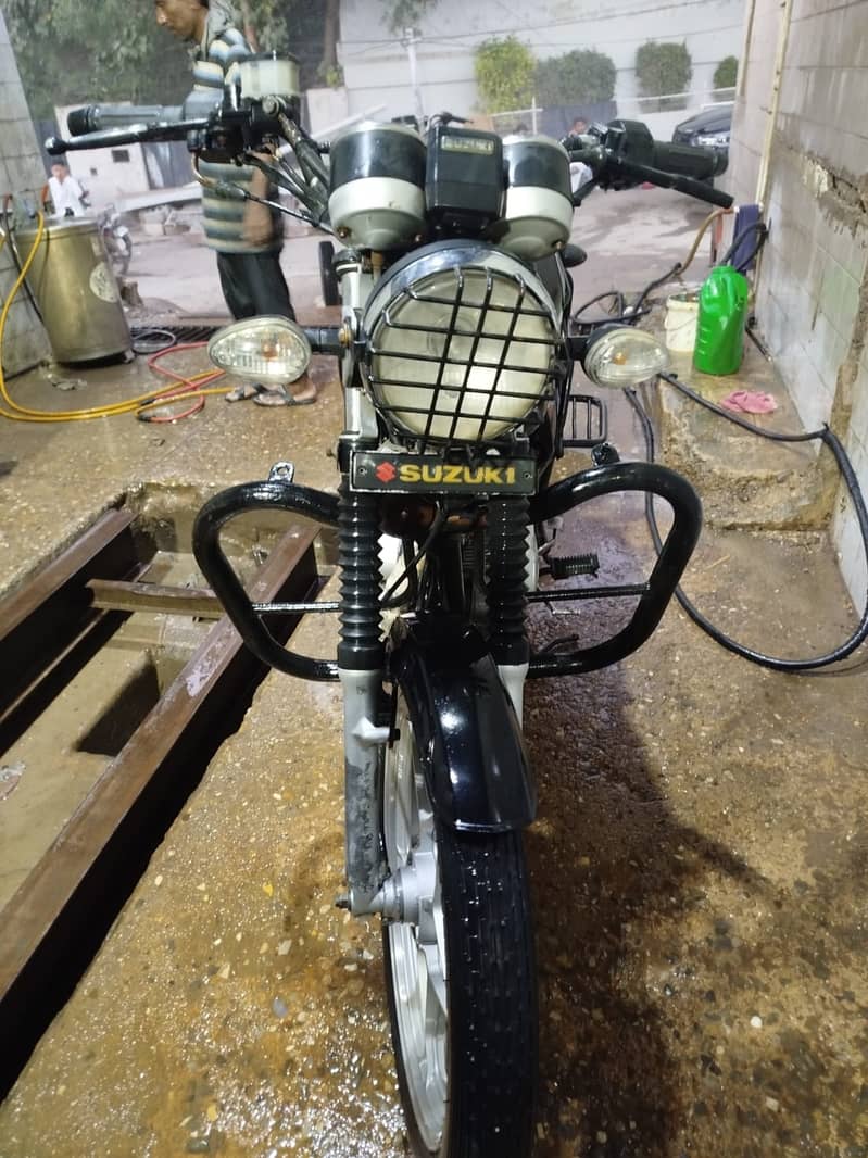 Suzuki GS 150 2021 3