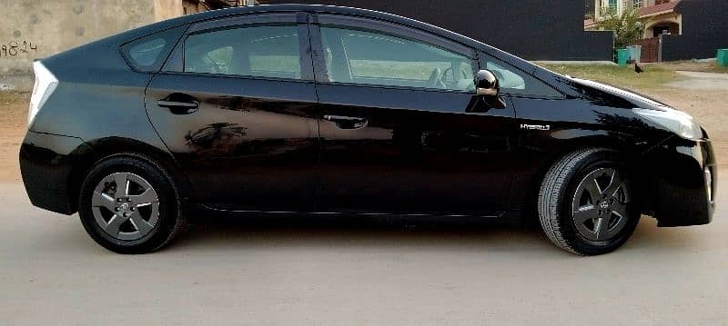 Toyota Prius 2011 S Led Islamabad total orignal 1