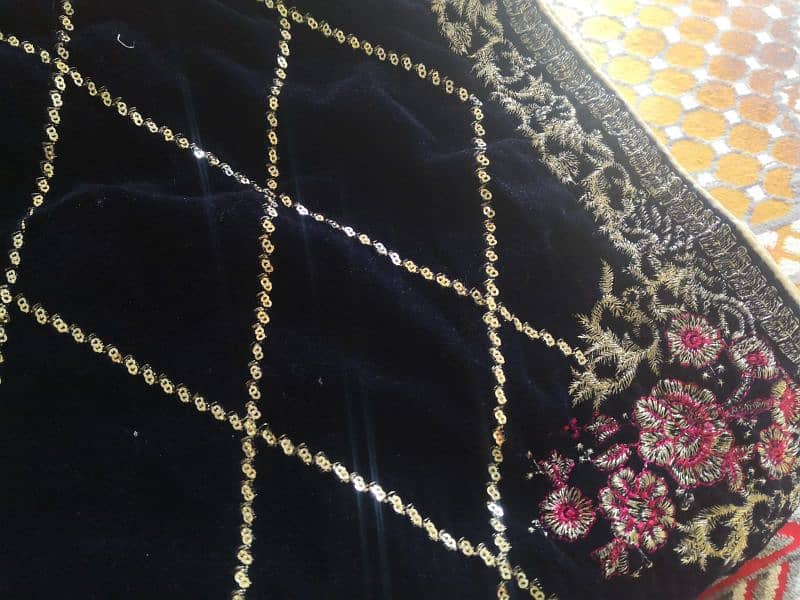 Embroidered velvet shawl 2