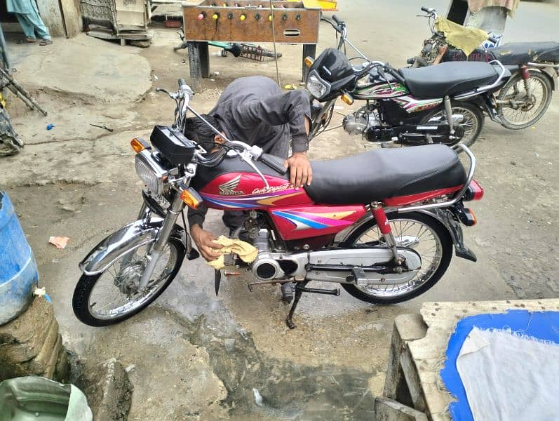 Honda CD 70 model 2009 like new bike full original parts 1 hand used 1