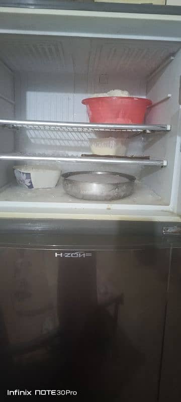 I have Dawlance refrigerator  in good condition working perfectly. 1