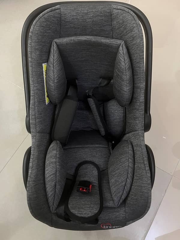 carry cot + carseat 3