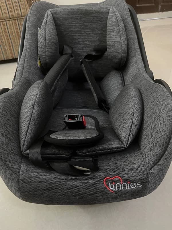 carry cot + carseat 7