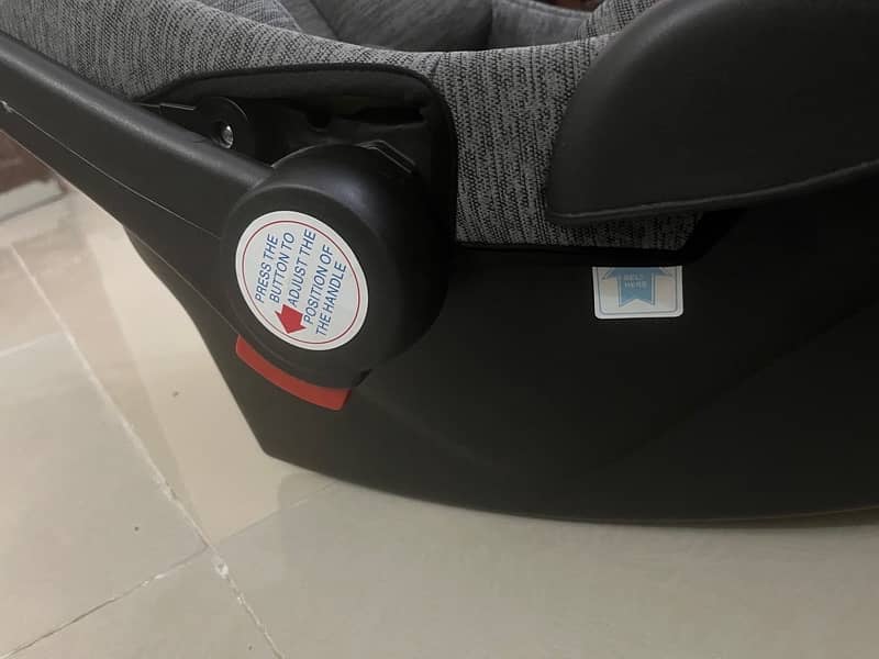 carry cot + carseat 9