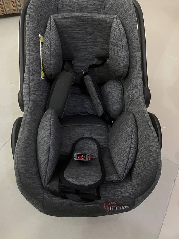 carry cot + carseat 10