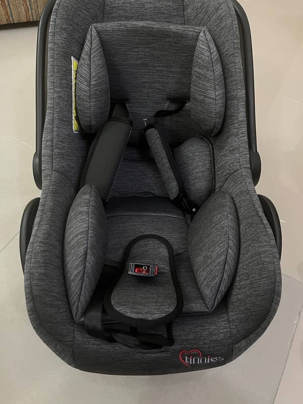 carry cot + carseat 11