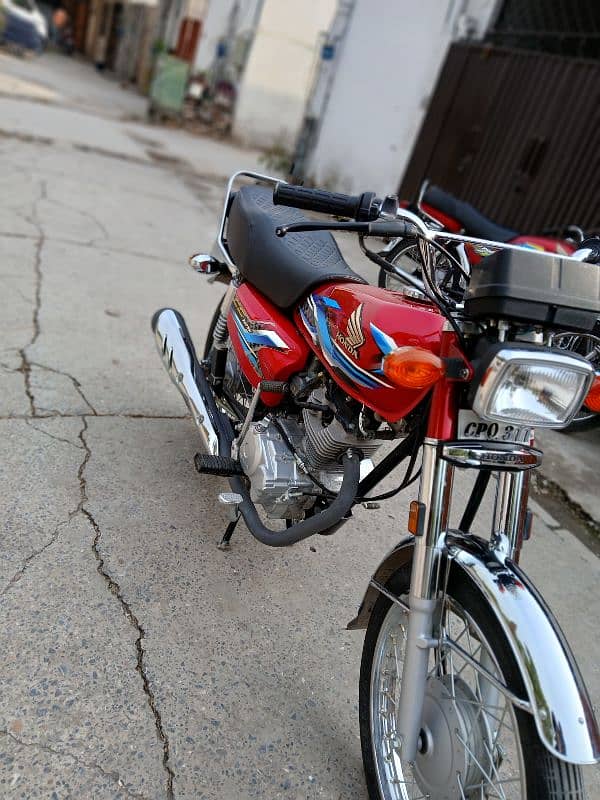 Honda Cg 125 in showroom Condition 3