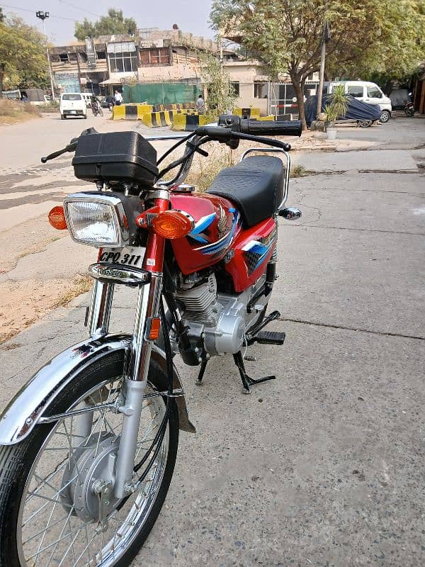 Honda Cg 125 in showroom Condition 4