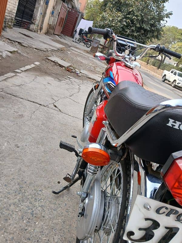 Honda Cg 125 in showroom Condition 8