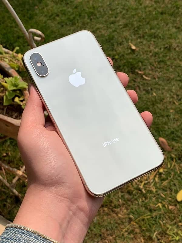 iPhone XS Non PTA 64GB - white color 0