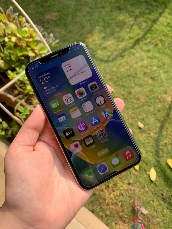 iPhone XS Non PTA 64GB - white color 1