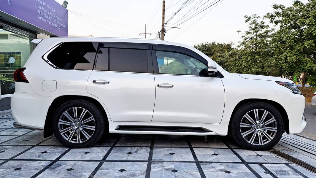 LEXUS LX Series LX570 - 2016 3