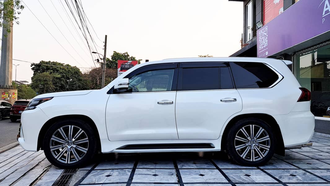 LEXUS LX Series LX570 - 2016 4