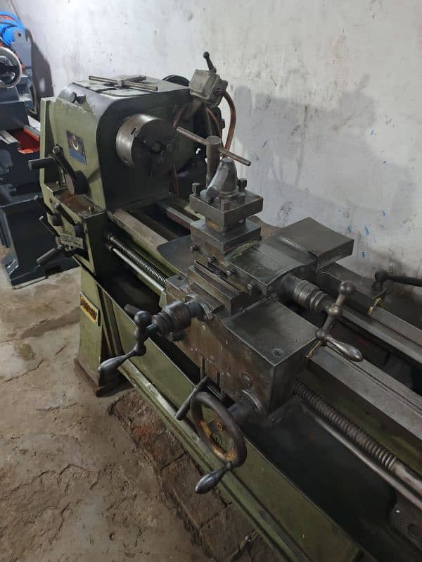 5 feet lathe machine 1