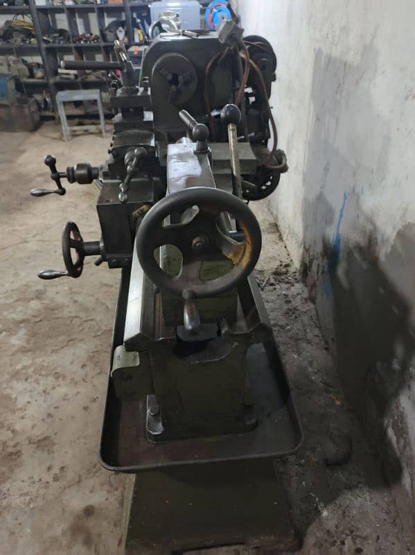 5 feet lathe machine 4