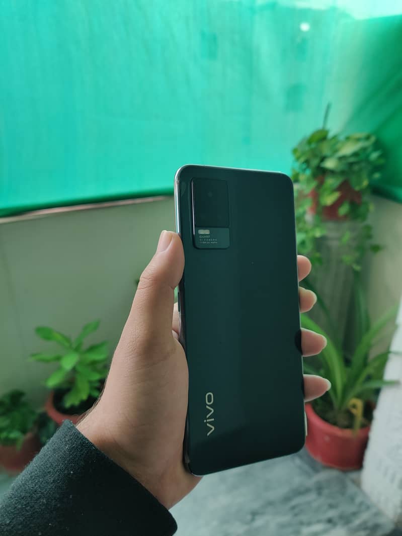 Vivo v21e lush condition 1