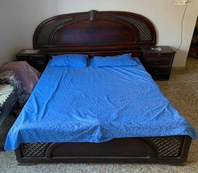 wooden bed set 0