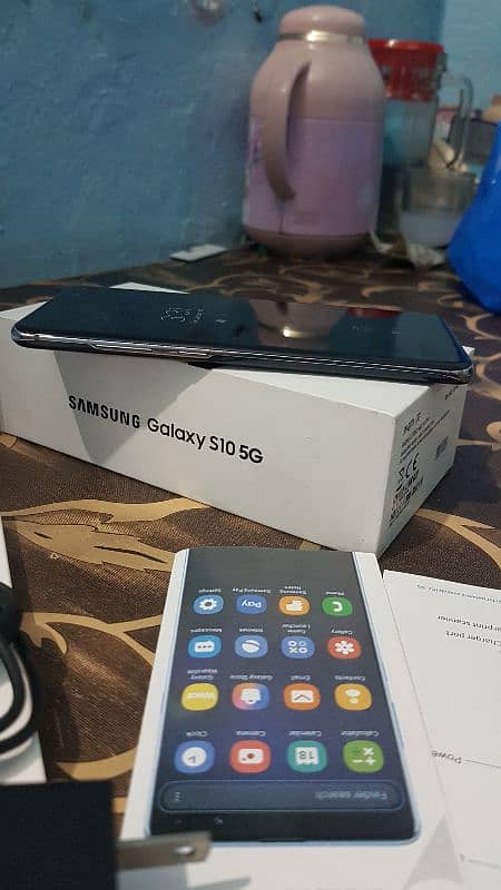 Samsung S10 Plus 5g (512gb 8gb) water pack Complete Box 6