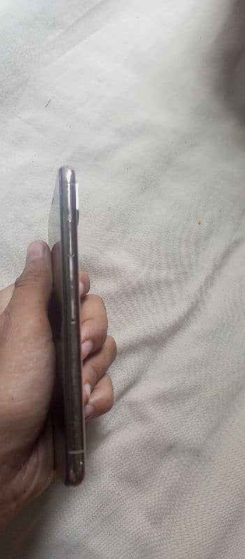 iphone XS ( 10/8 ) Condition Factory Lock Laga hua hai 3