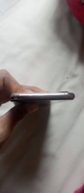 iphone XS ( 10/8 ) Condition Factory Lock Laga hua hai 5