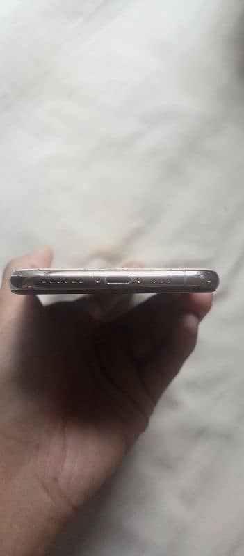 iphone XS ( 10/8 ) Condition Factory Lock Laga hua hai 6