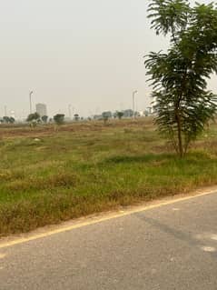 Z5 PLOT NO 332 PRICE 45 LAC NDC APPLY