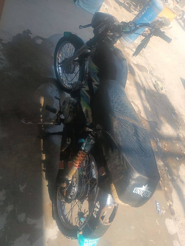 70 unique bike he me apne bike sell kr Raha ho kese ko be Lene ho to 6