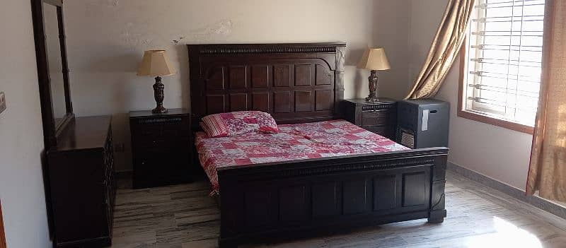 Bed set with dressing table and side tables 2