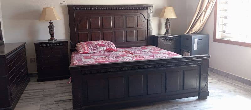 Bed set with dressing table and side tables 3