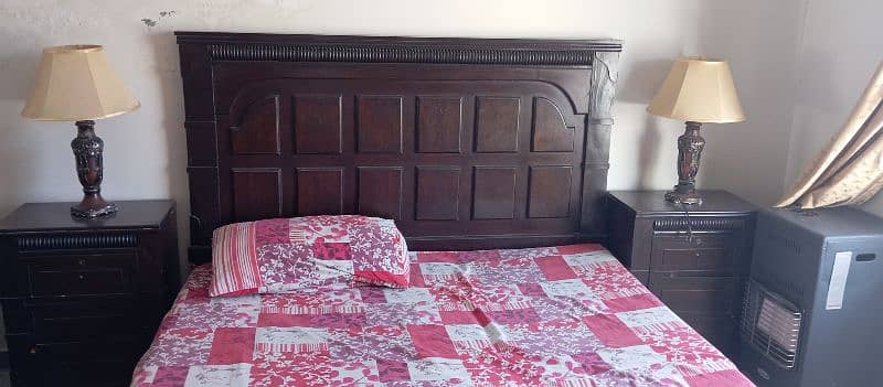 Bed set with dressing table and side tables 4