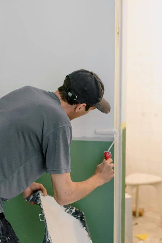 experts in wall paint and wood polish take good service All ov karachi 1